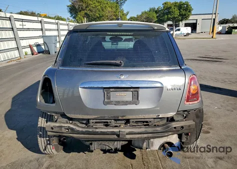 2010 Mini Cooper z USA, uszkodzony, nr VIN WMWMF3C53ATZ65988